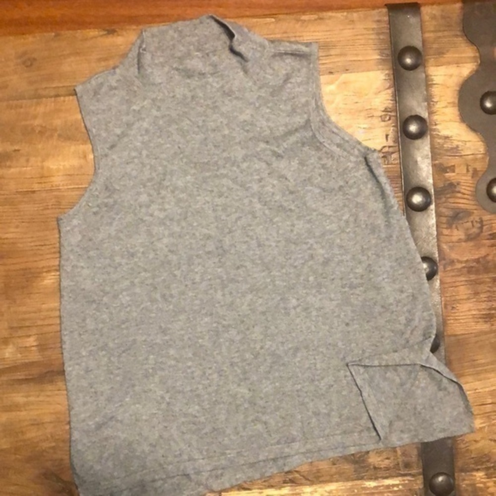 Soft surrounding mock neck sleeveless‎ G2